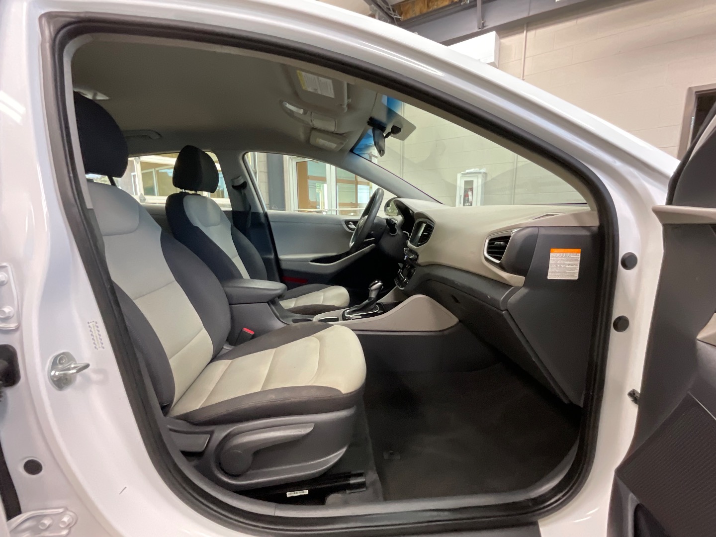 2017 Hyundai Ioniq Blue photo 19