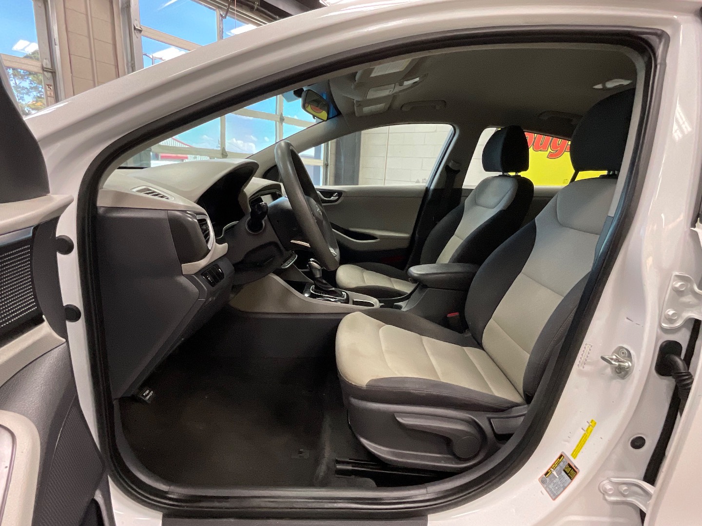 2017 Hyundai Ioniq Blue photo 8