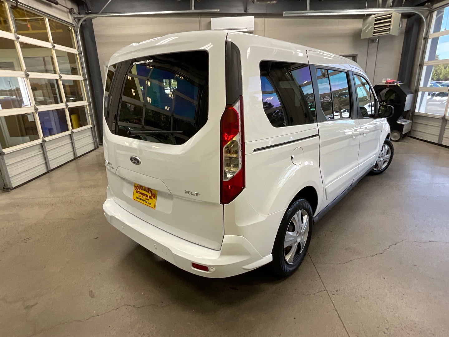 2014 Ford Transit XLT photo 4