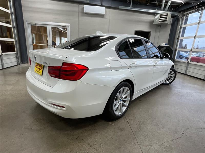 2018 BMW 3 SERIES 320i