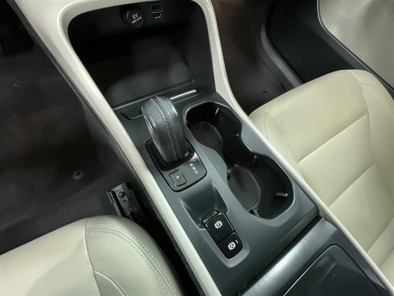 2021 VOLVO XC40 MOMENTUM