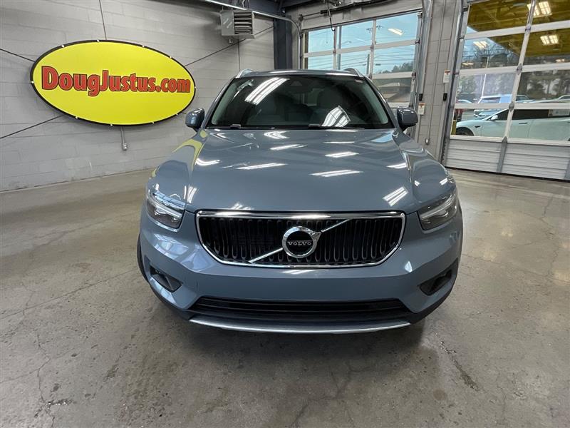 2021 VOLVO XC40 MOMENTUM