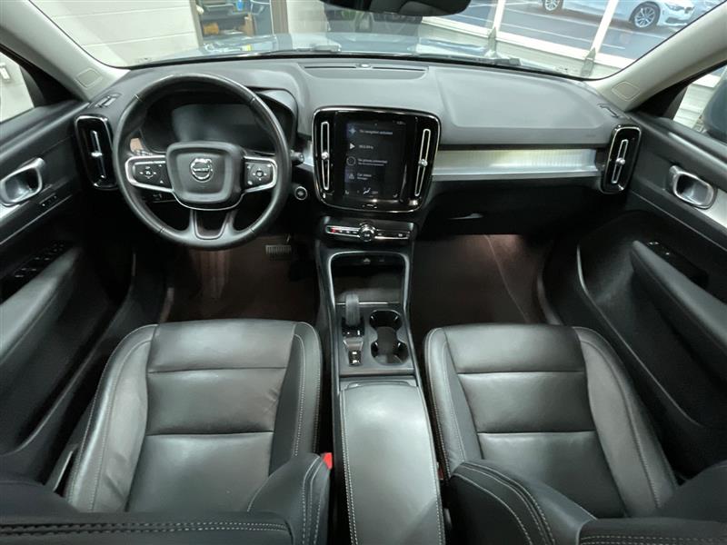 2021 VOLVO XC40 MOMENTUM