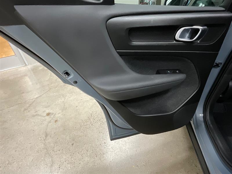 2021 VOLVO XC40 MOMENTUM