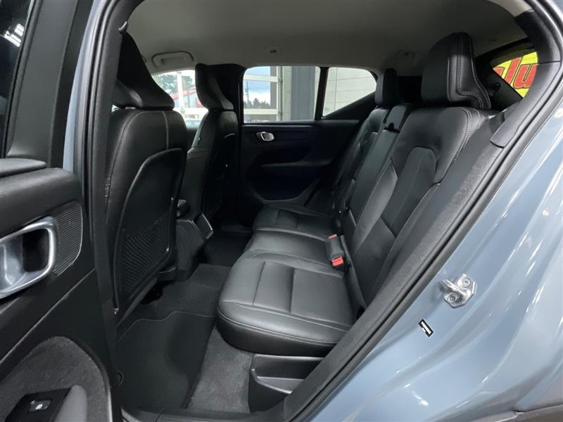 2021 VOLVO XC40 MOMENTUM