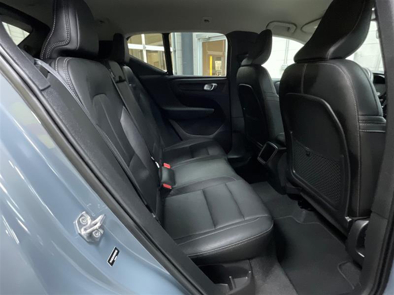 2021 VOLVO XC40 MOMENTUM