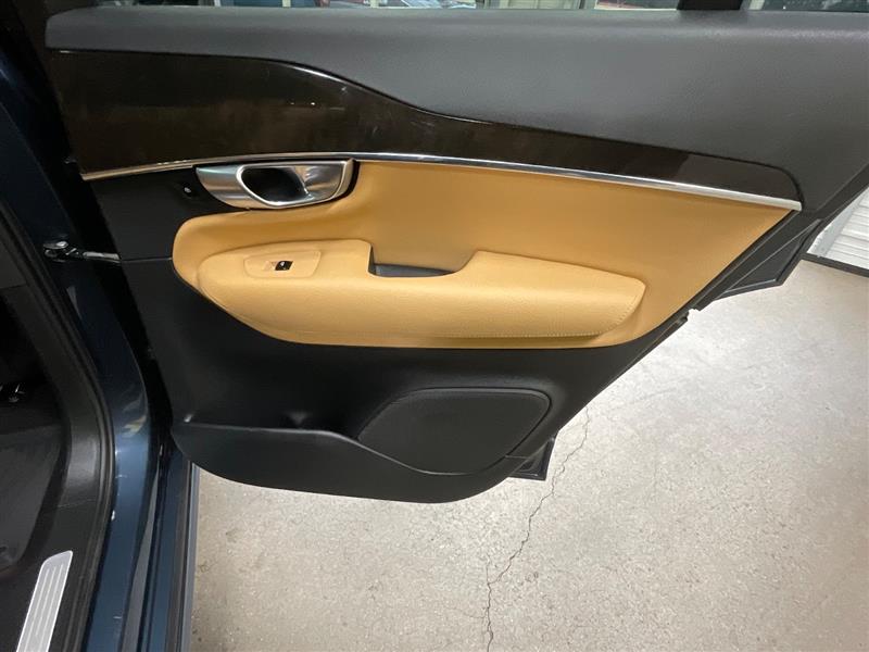 2018 VOLVO XC90 MOMENTUM