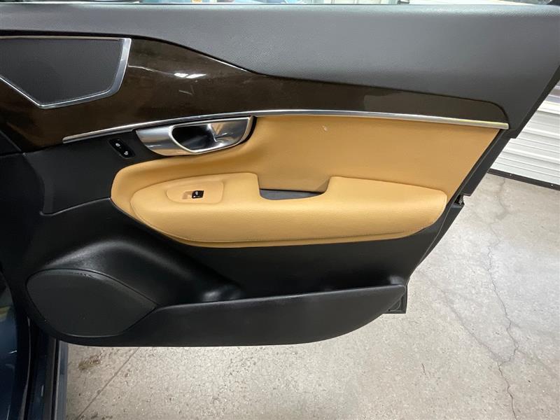 2018 VOLVO XC90 MOMENTUM