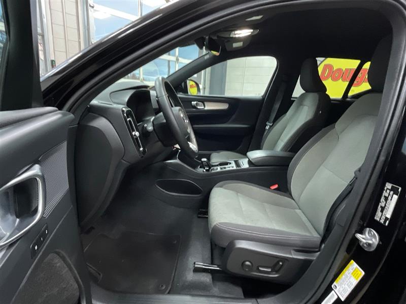 2024 VOLVO XC40 Core Dark Theme