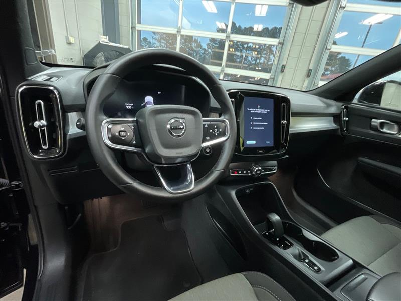2024 VOLVO XC40 Core Dark Theme