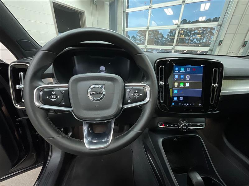 2024 VOLVO XC40 Core Dark Theme