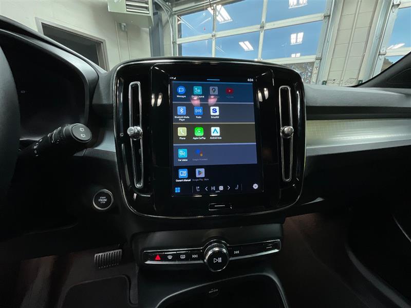 2024 VOLVO XC40 Core Dark Theme