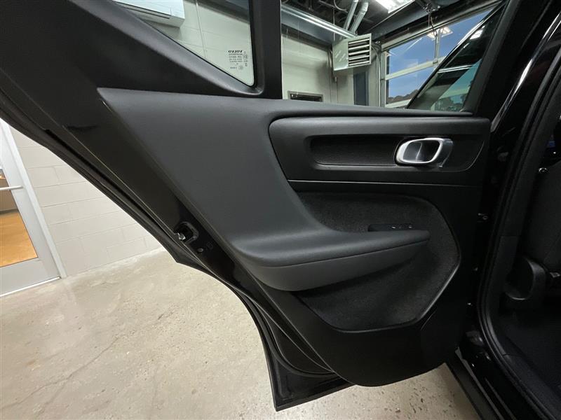 2024 VOLVO XC40 Core Dark Theme