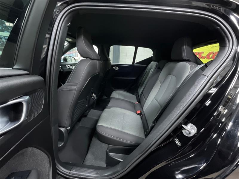 2024 VOLVO XC40 Core Dark Theme