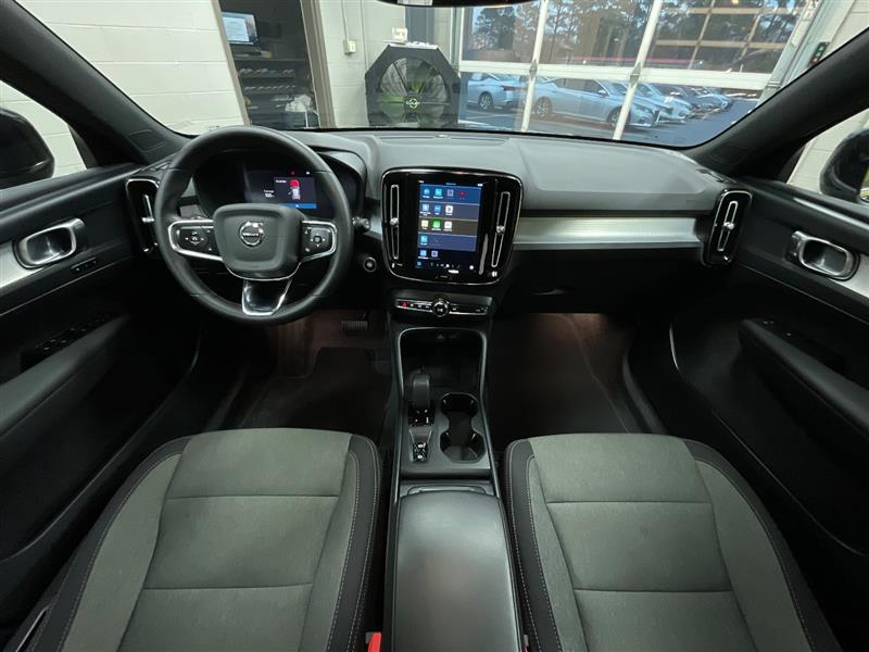 2024 VOLVO XC40 Core Dark Theme