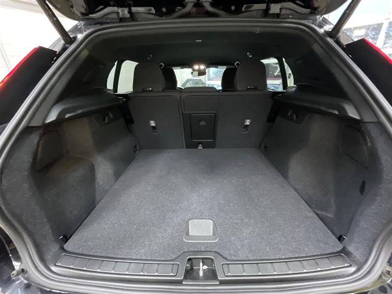 2024 VOLVO XC40 Core Dark Theme