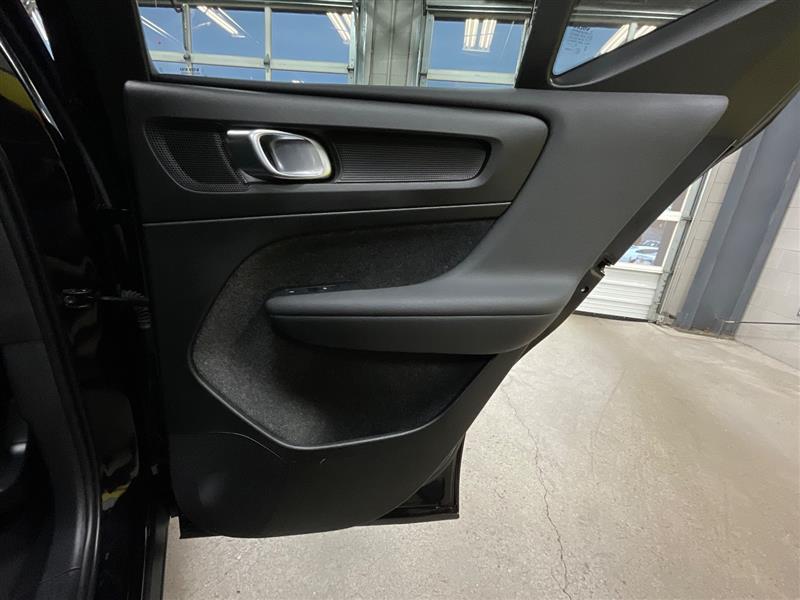 2024 VOLVO XC40 Core Dark Theme