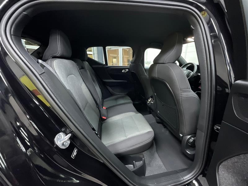 2024 VOLVO XC40 Core Dark Theme