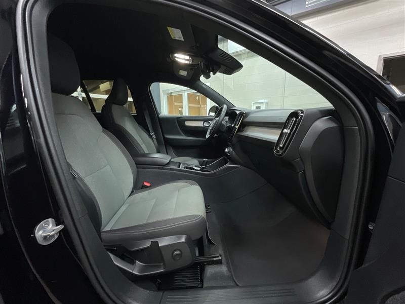 2024 VOLVO XC40 Core Dark Theme