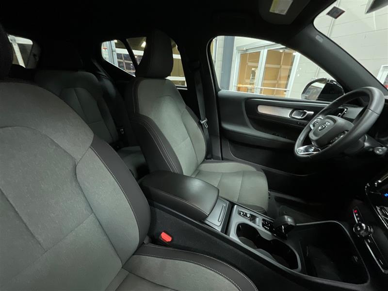 2024 VOLVO XC40 Core Dark Theme