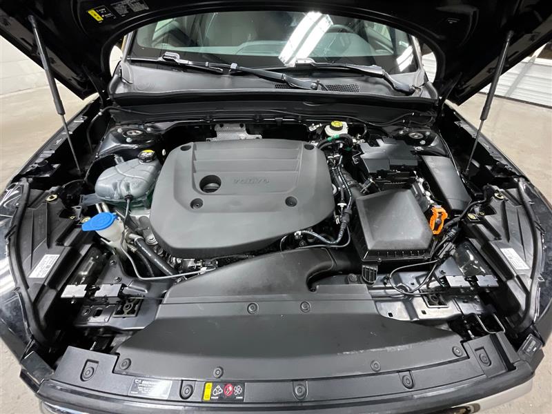 2024 VOLVO XC40 Core Dark Theme