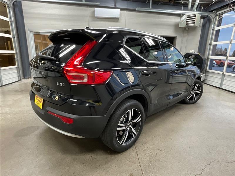 2024 VOLVO XC40 Core Dark Theme