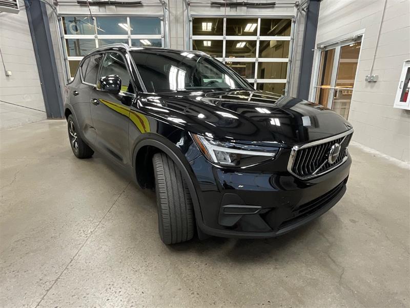 2024 VOLVO XC40 Core Dark Theme