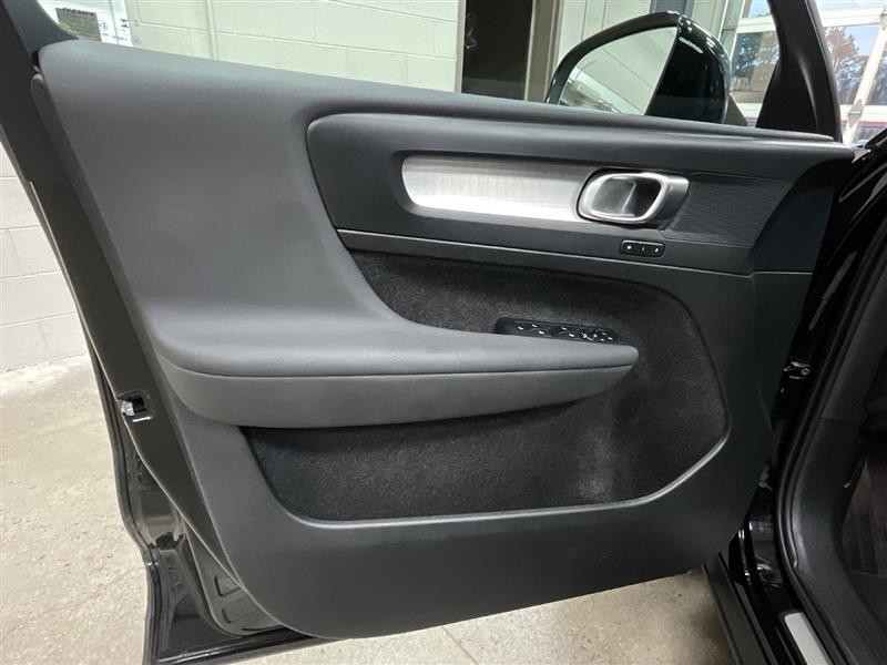 2024 VOLVO XC40 Core Dark Theme