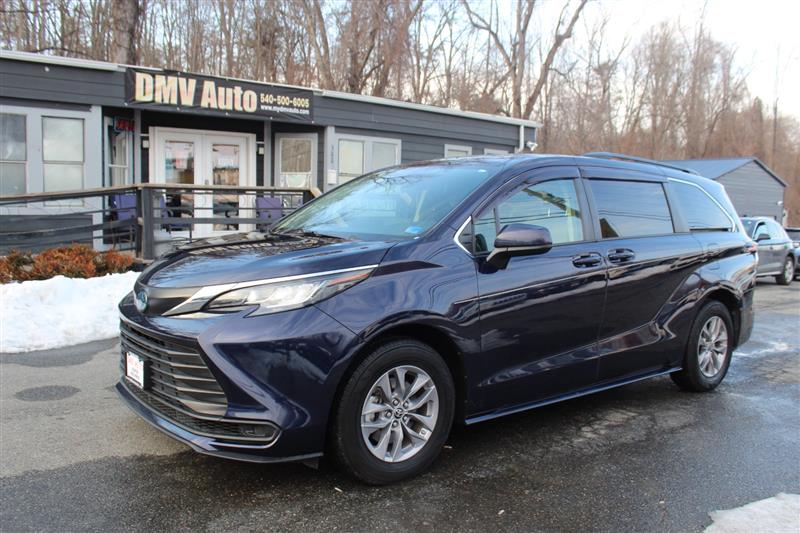 2022 TOYOTA SIENNA LE
