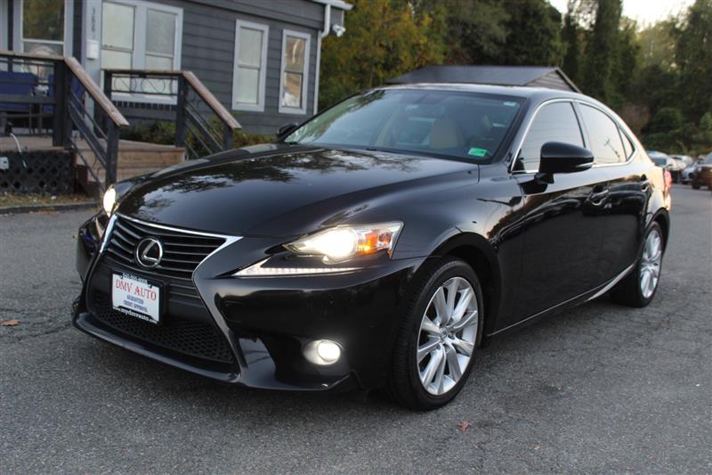 2016 Lexus IS 200t's photo
