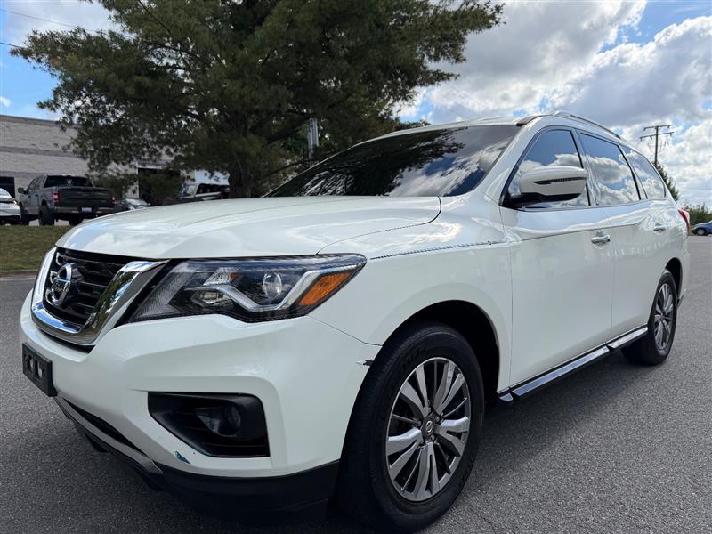 2020 Nissan Pathfinder SV's photo