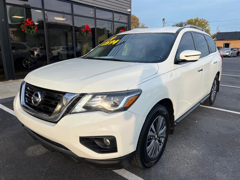 2020 Nissan Pathfinder SV's photo