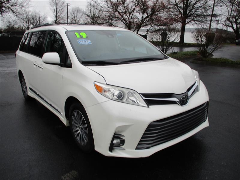 2019 TOYOTA SIENNA