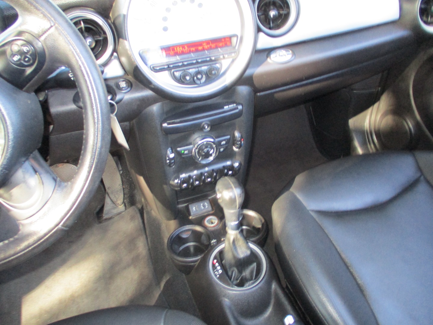 2013 MINI Cooper Base photo 13