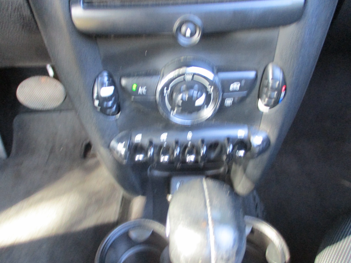 2013 MINI Cooper Base photo 16