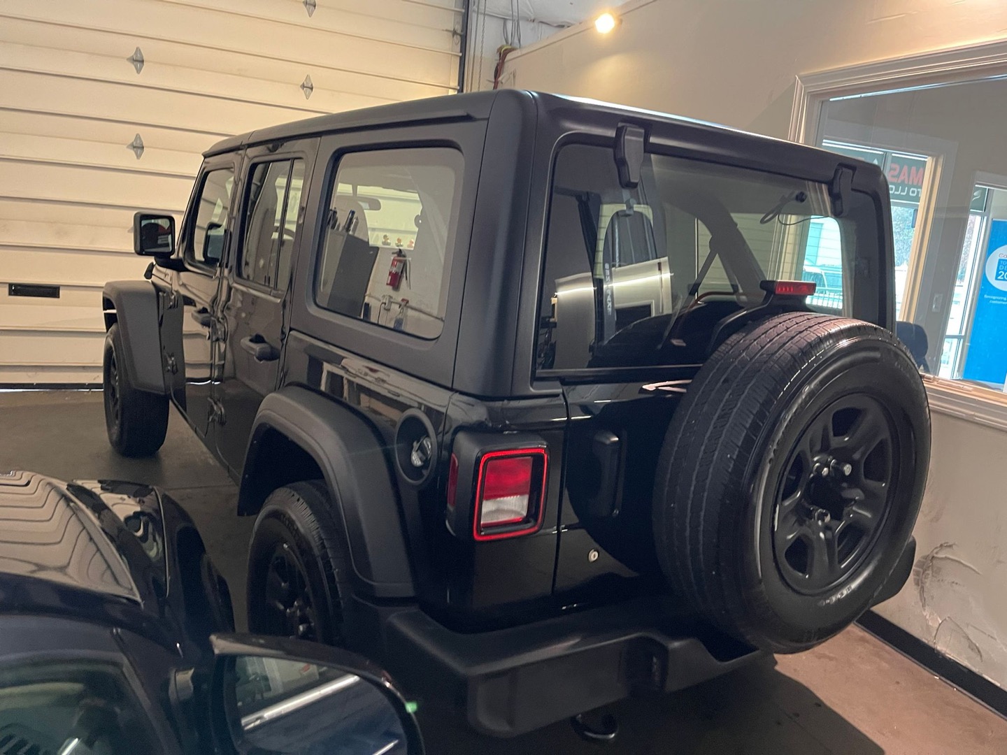 2023 Jeep Wrangler 4-Door Sport photo 10