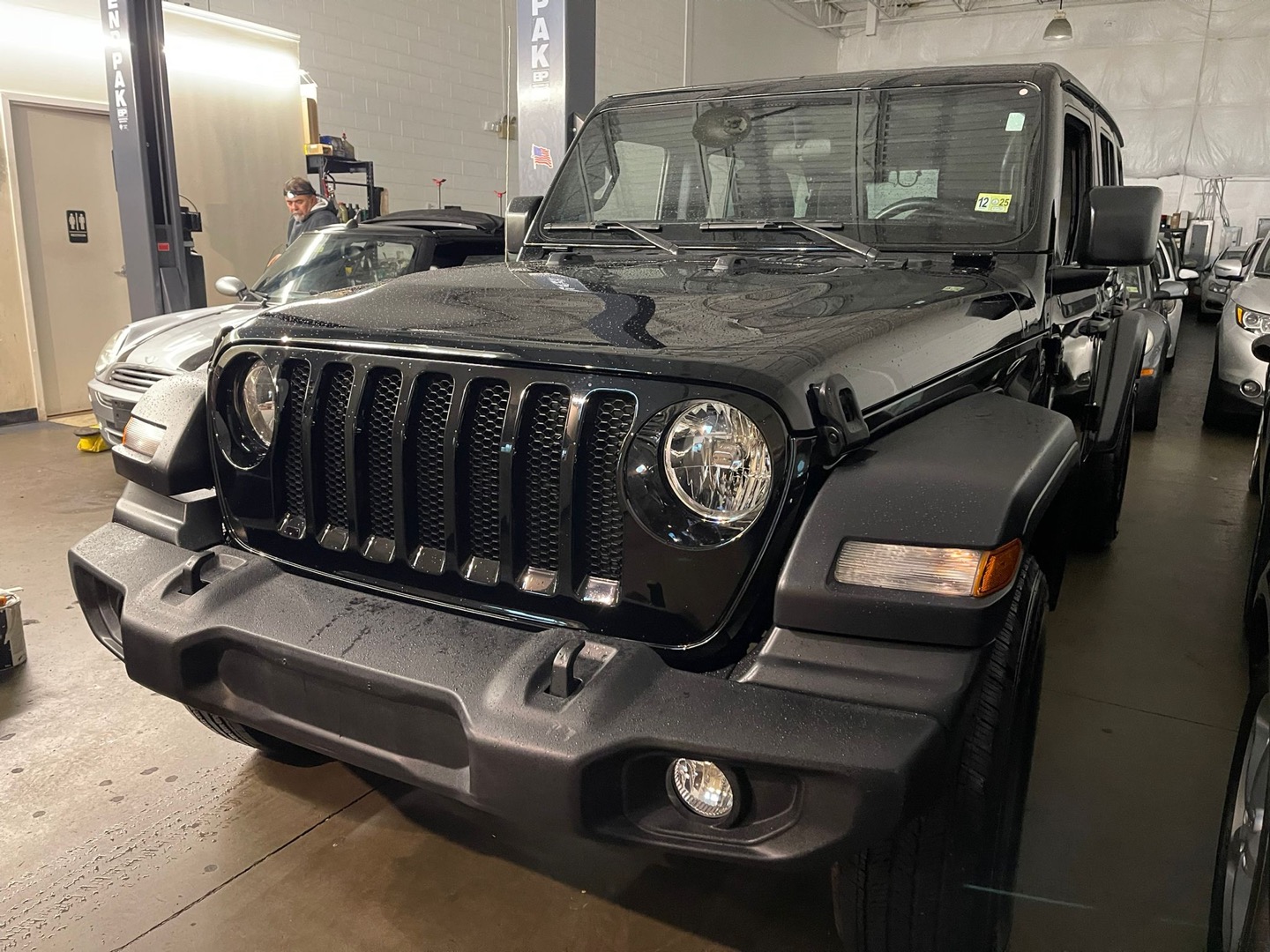 2023 Jeep Wrangler 4-Door Sport photo 4