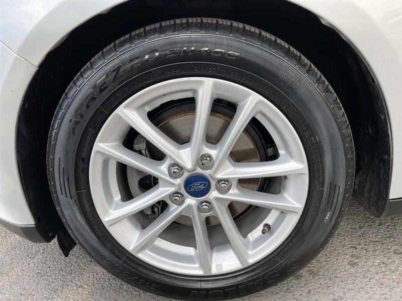 2015 Ford Focus SE photo 30
