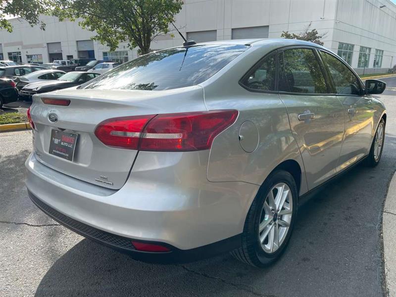 2015 Ford Focus SE photo 4