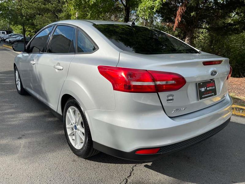 2015 Ford Focus SE photo 2