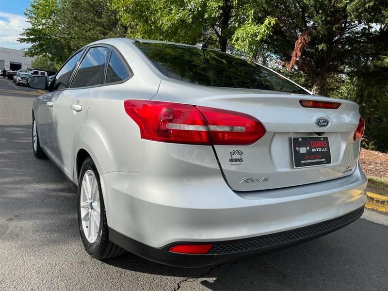 2015 Ford Focus SE photo 37