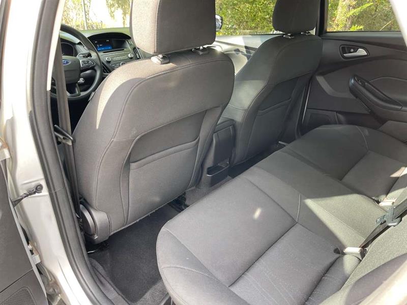 2015 Ford Focus SE photo 48