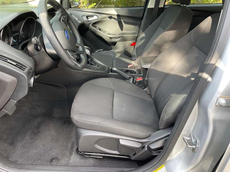 2015 Ford Focus SE photo 8