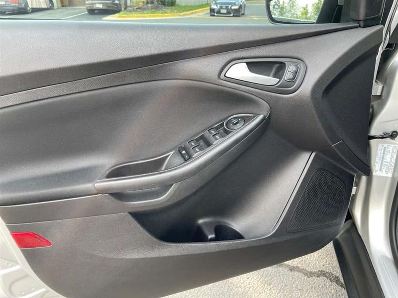 2015 Ford Focus SE photo 63