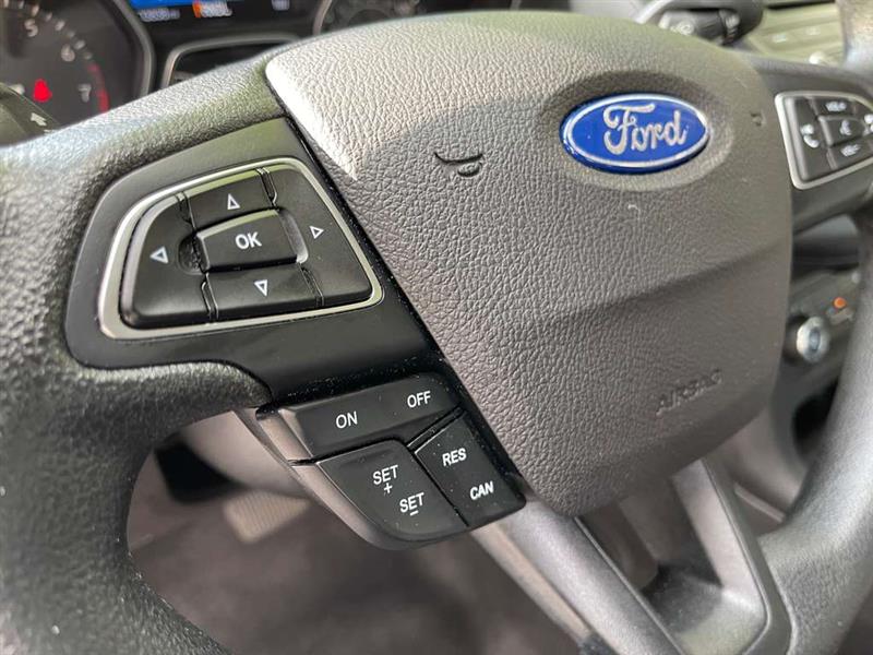 2015 Ford Focus SE photo 12