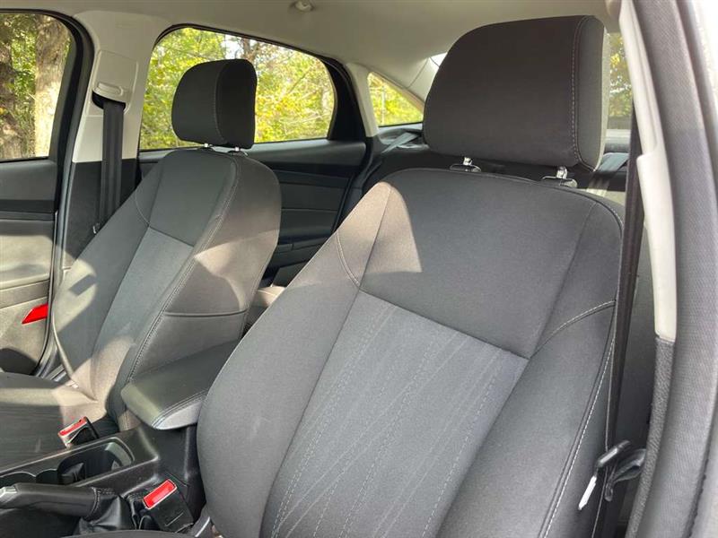2015 Ford Focus SE photo 56