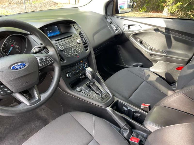 2015 Ford Focus SE photo 17