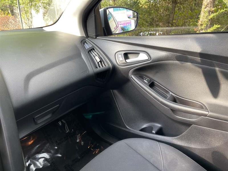 2015 Ford Focus SE photo 58