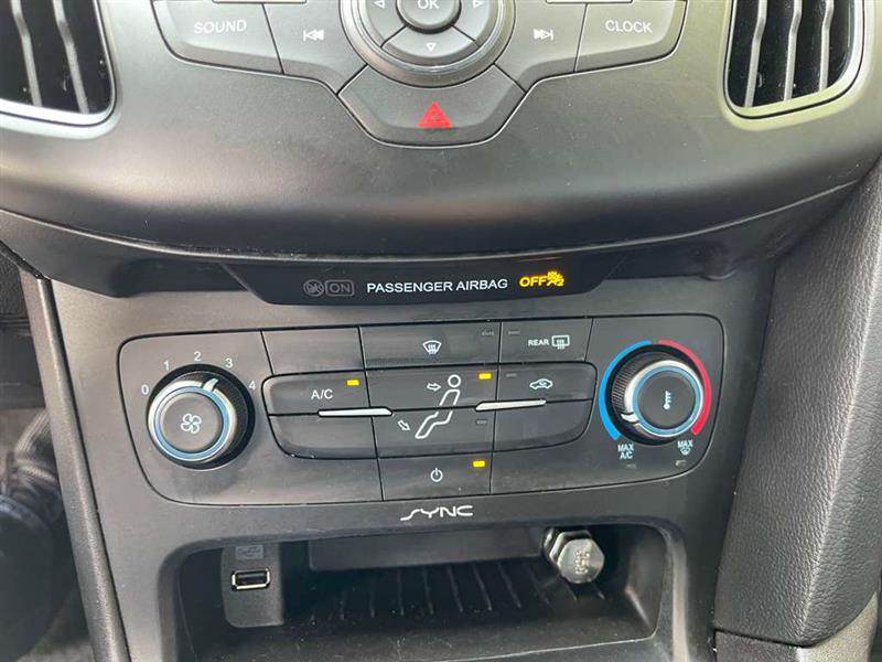 2015 Ford Focus SE photo 20