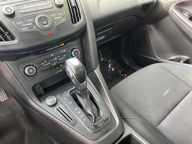 2015 Ford Focus SE photo 19